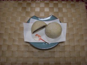 そば饅頭　1個　100円 これもまたうまい。
